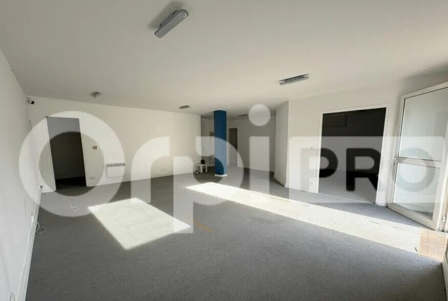 Office in Villecresnes for lease - Building Photo - Image 1 of 7