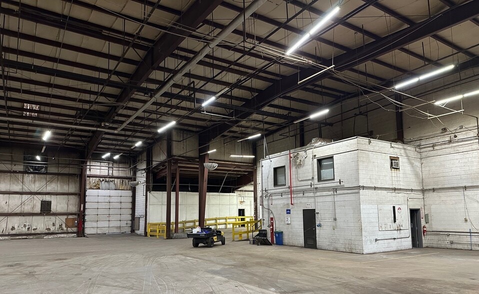 38 Doolittle St, Danville, VA for sale - Interior Photo - Image 2 of 4