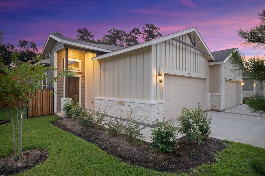 126 Wickersham, Conroe, TX for sale - Building Photo - Image 1 of 1