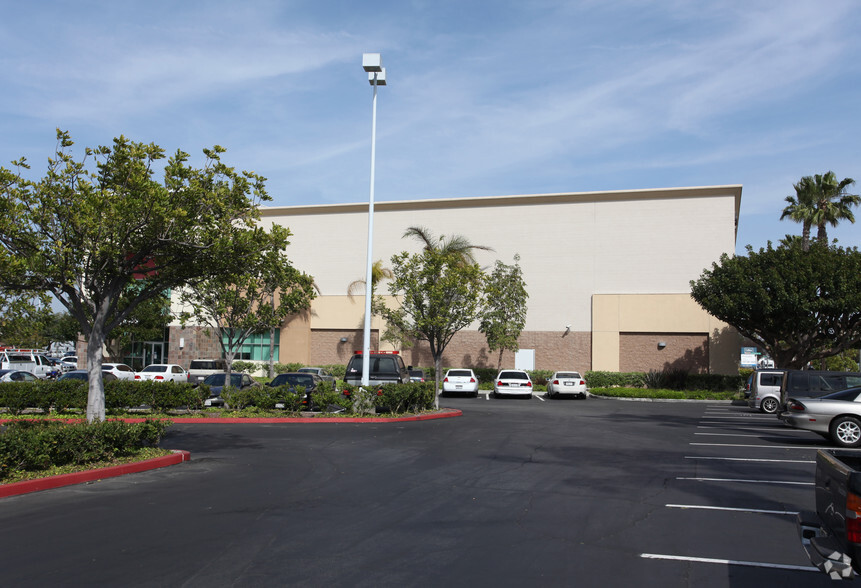 945 E Dominguez St, Carson, CA for lease - Building Photo - Image 3 of 4