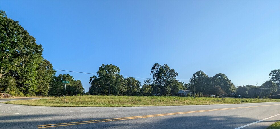 7400 Strader Rd, Summerfield, NC for sale - Building Photo - Image 1 of 1