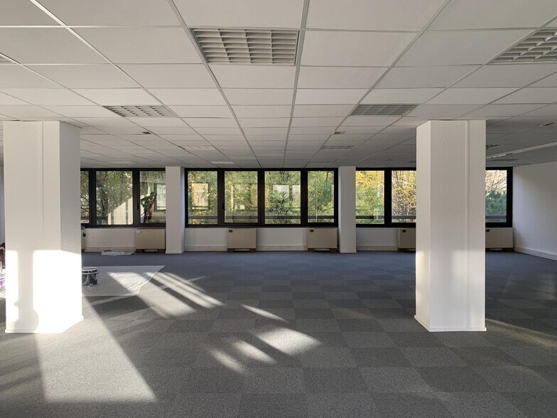 Office in Marseille for lease - Interior Photo - Image 1 of 4