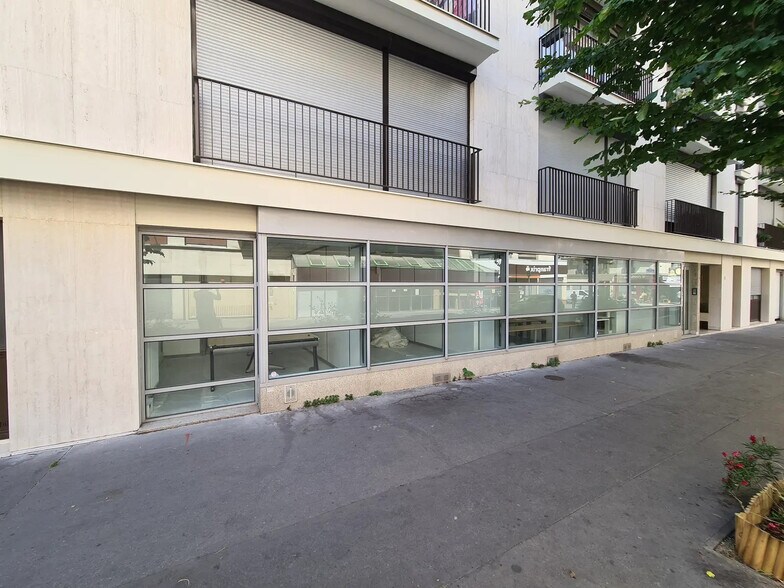 Office in Paris for sale - Building Photo - Image 1 of 15