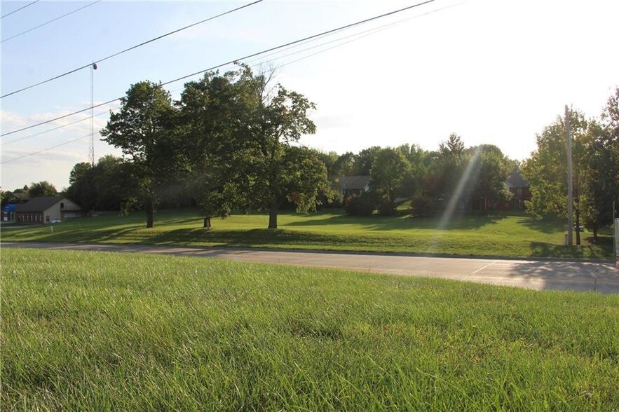 1922 N Woodbine Rd, Saint Joseph, MO 64506