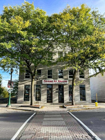 27 King St E, Brockville, ON for sale - Primary Photo - Image 1 of 19