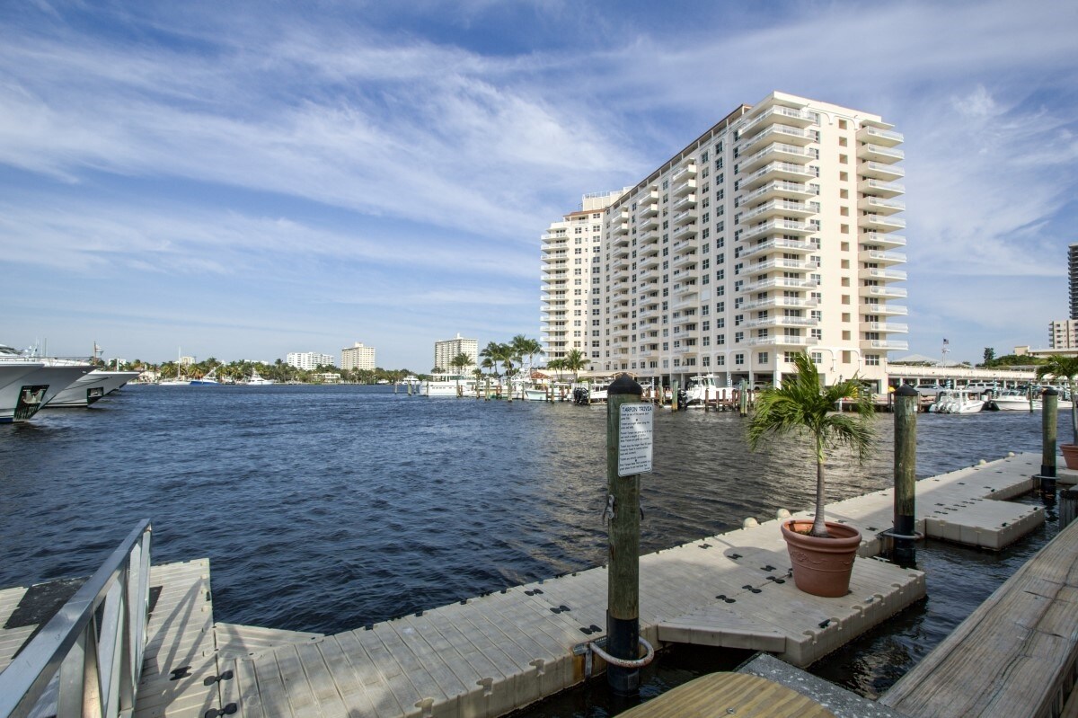 429 Seabreeze Blvd, Fort Lauderdale, FL 33316 Office Space Above Coconuts Restaurant