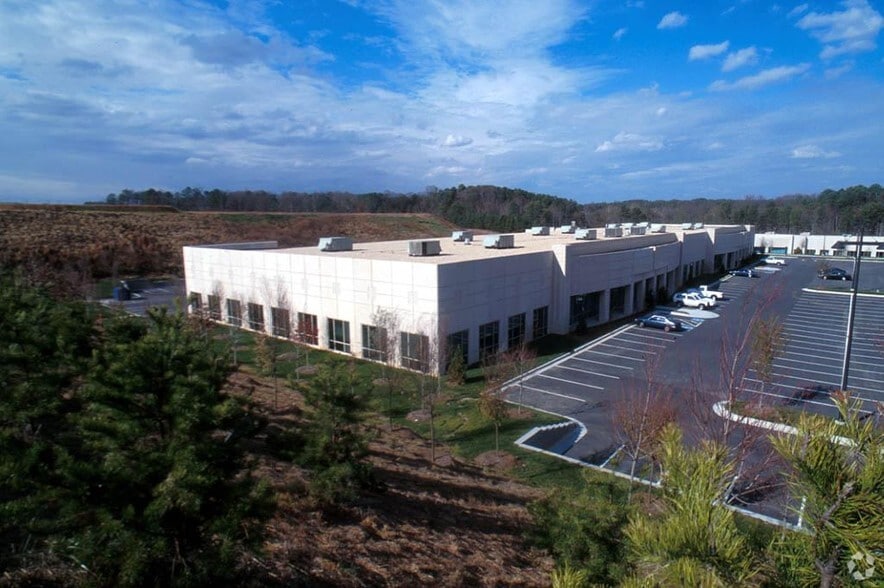 2445 Commerce Ave, Duluth, GA for lease - Building Photo - Image 3 of 8