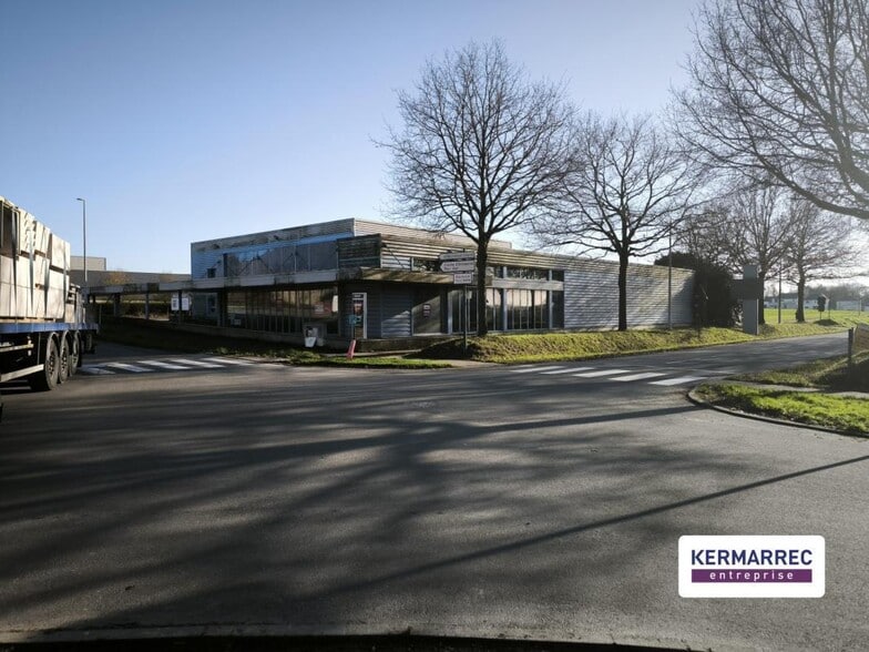 Flex in Vitré for lease - Building Photo - Image 3 of 5