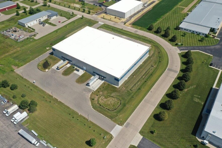 4245 Capital Cir, Janesville, WI for lease - Building Photo - Image 3 of 11