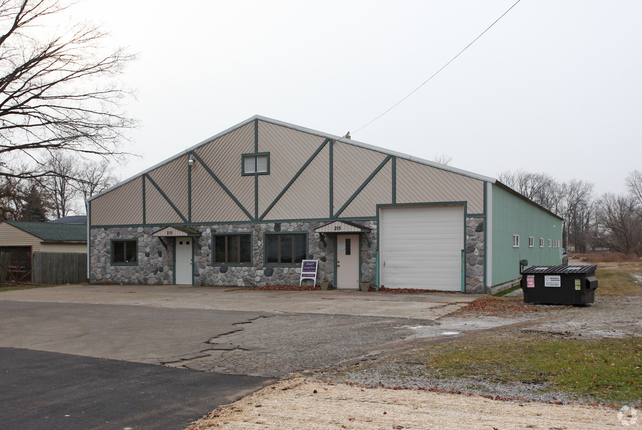215 Dexter Rd, Eaton Rapids, MI for sale Primary Photo- Image 1 of 1