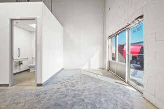 7401-7403 Lockport Pl, Lorton, VA for lease Interior Photo- Image 2 of 14