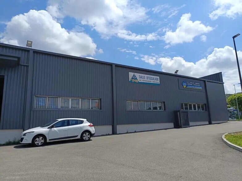 4 Rue Louis Braille, Bourgoin-Jallieu for lease - Building Photo - Image 2 of 11