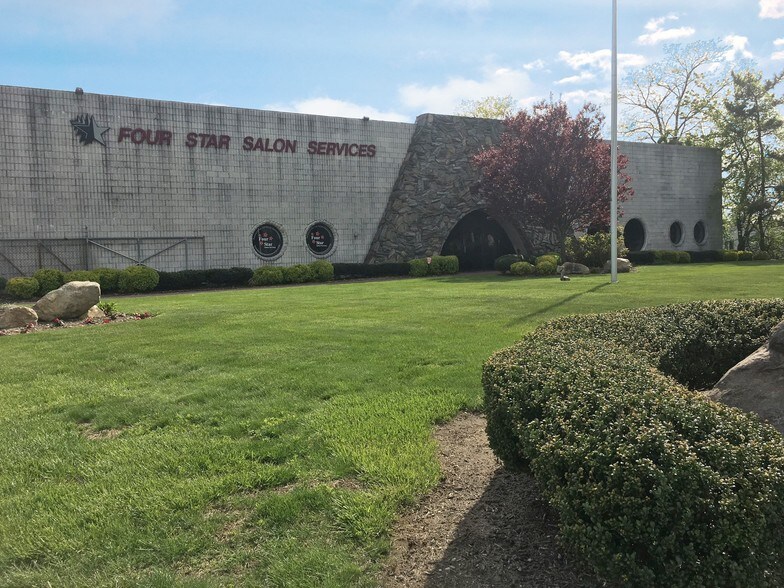 385 Oser Ave, Hauppauge, NY for sale - Building Photo - Image 1 of 1