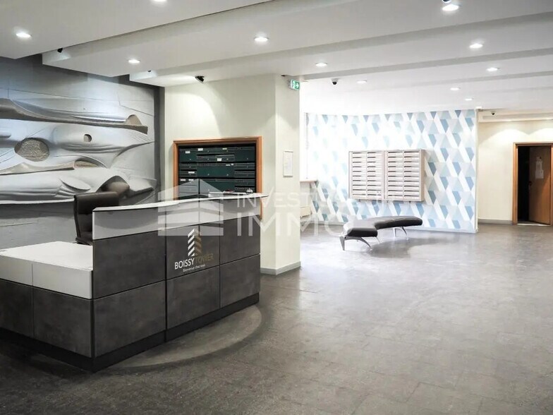 Office in Boissy-Saint-Léger for lease - Building Photo - Image 3 of 6