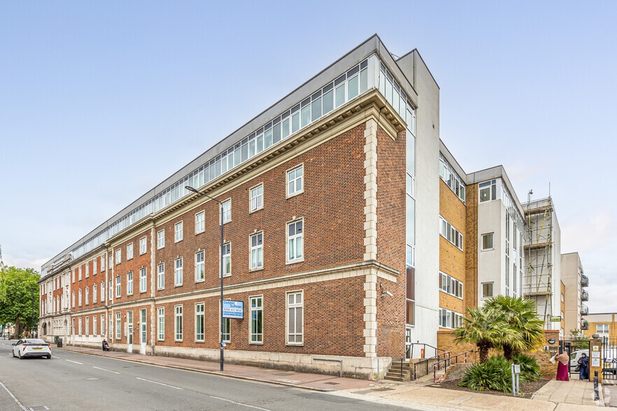 1-5 Vicarage Ln, London for lease - Building Photo - Image 3 of 3