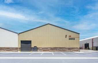 25545-25710 Springbrook Ave, Santa Clarita, CA for lease Building Photo- Image 1 of 3