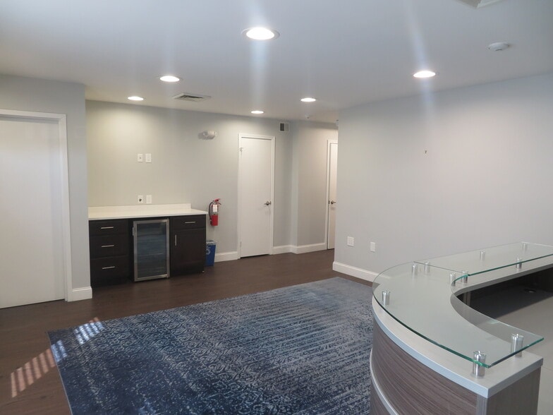 12051-12083 Tech Rd, Silver Spring, MD for lease - Building Photo - Image 3 of 25