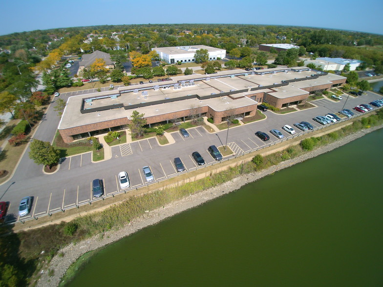 3930 N Ventura Dr, Arlington Heights, IL for lease - Building Photo - Image 1 of 2