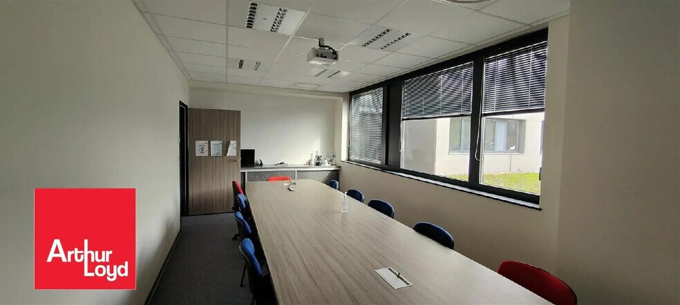 Office in Nogent-le-Phaye for lease - Interior Photo - Image 1 of 4