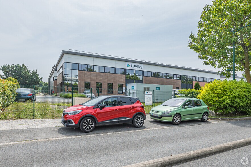 7 Rue Du Commandant D'estienne D'orves, Villeneuve-la-Garenne for lease - Building Photo - Image 3 of 4