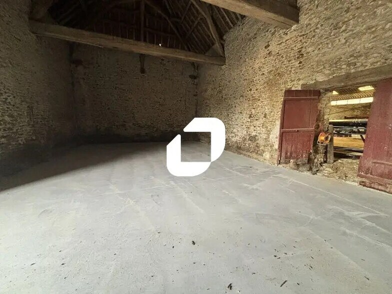 Flex in Villeconin for lease - Interior Photo - Image 3 of 10