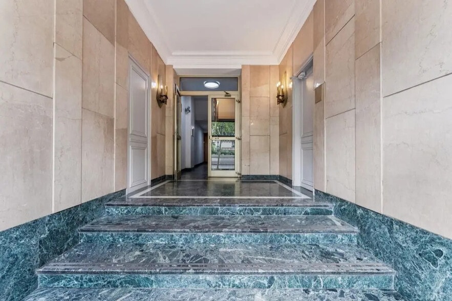 1-3 Avenue Marceau, Paris for lease - Building Photo - Image 2 of 16