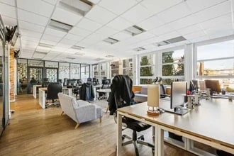 122 Avenue Charles De Gaulle, Neuilly-sur-Seine for lease Interior Photo- Image 1 of 5