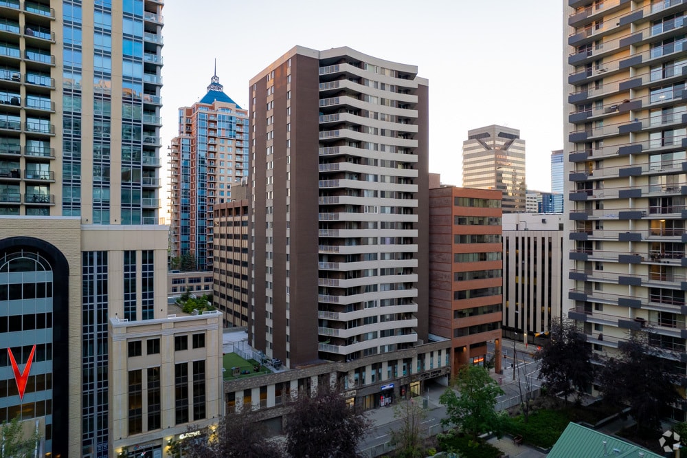912 6th Ave SW, Calgary, AB for sale Primary Photo- Image 1 of 1