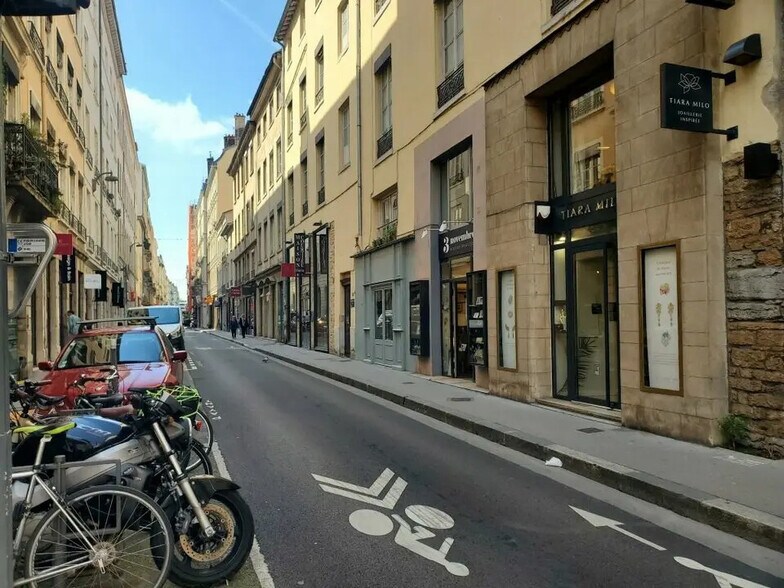 Retail in Lyon for lease - Building Photo - Image 3 of 3