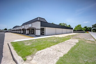 1010-1050 N Flood Ave, Norman, OK for lease Building Photo- Image 2 of 15