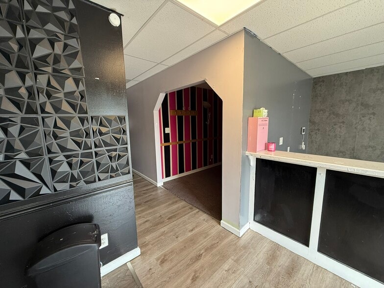 2230 Pine Ave, Niagara Falls, NY for lease - Building Photo - Image 2 of 14