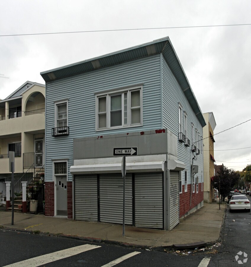 29 Weldon St, Jersey City, NJ 07306