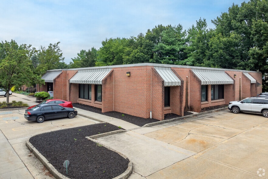 1690 Kenneth Rd, York, PA for lease - Primary Photo - Image 1 of 5