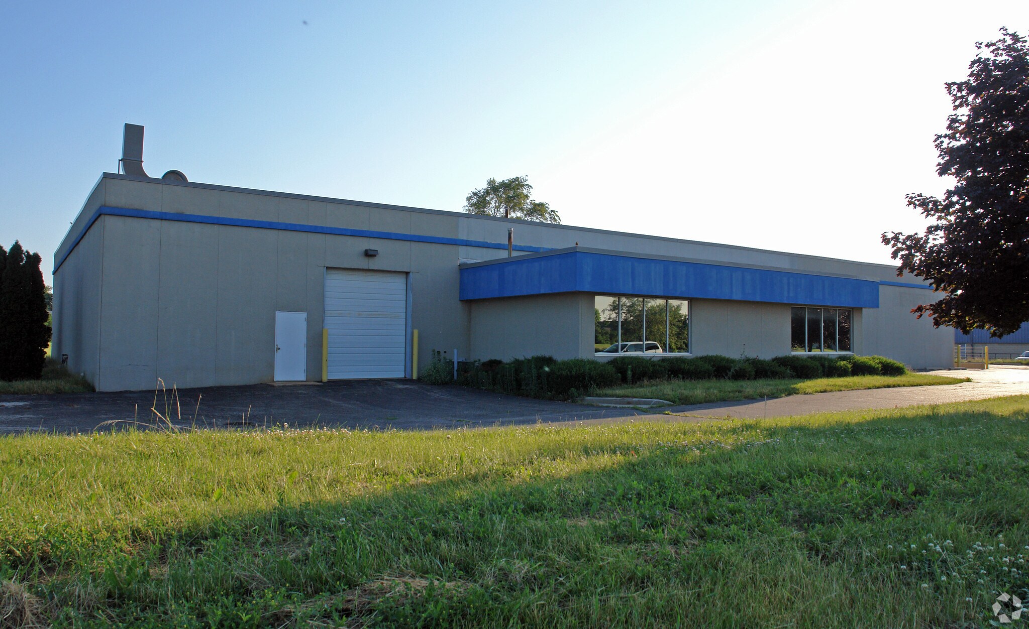 684 Tek Dr, Crystal Lake, IL for sale Primary Photo- Image 1 of 1