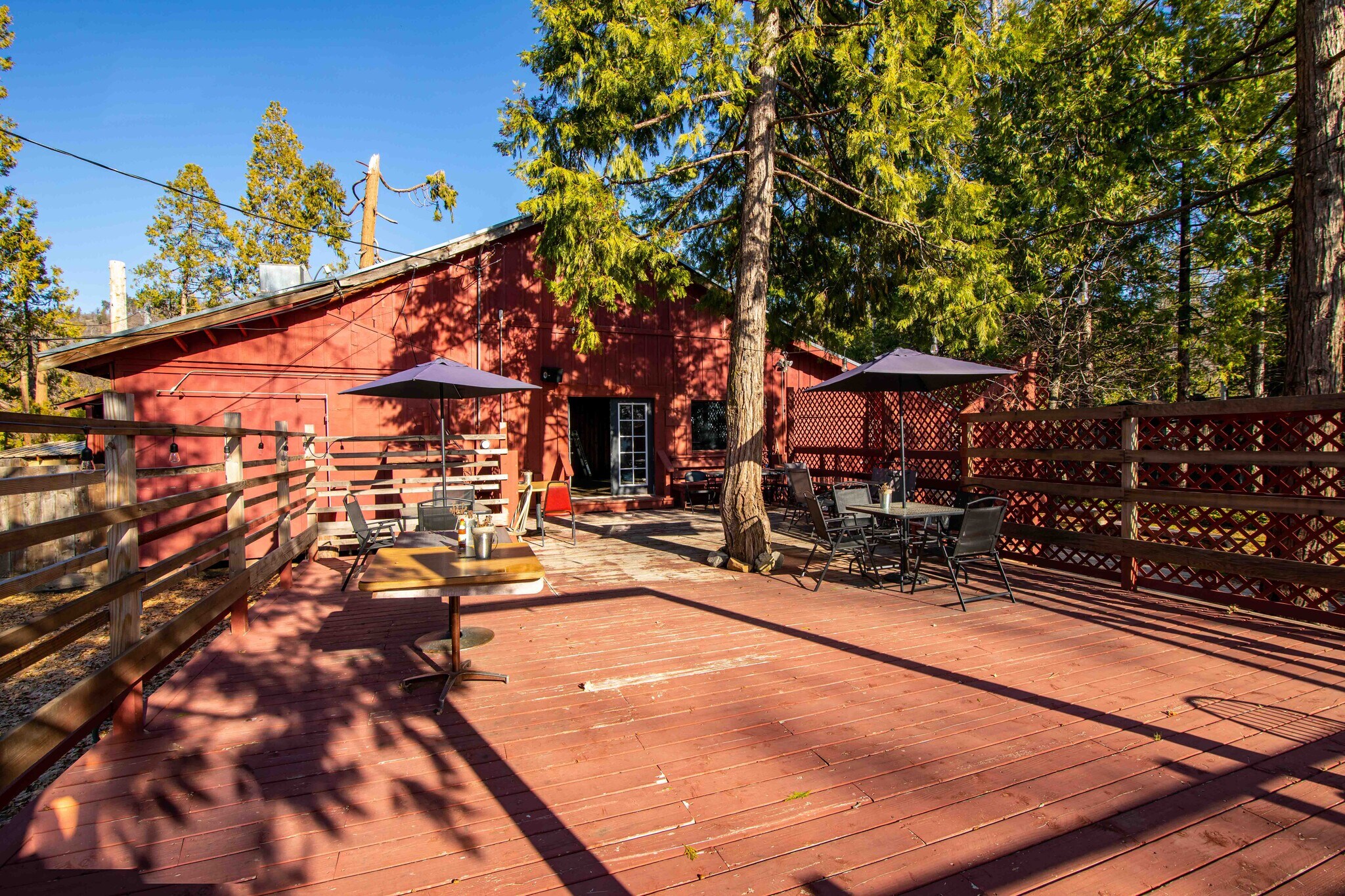 53783 N Highway 245, Miramonte, CA 93641 Pinehurst Lodge Bar and