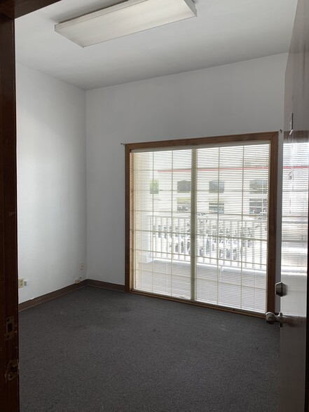 1310 I-10 S, Beaumont, TX for lease - Interior Photo - Image 3 of 5