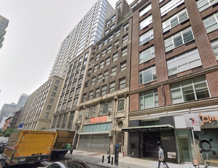 323-325 W 37th St, New York, NY for lease - Building Photo - Image 3 of 9