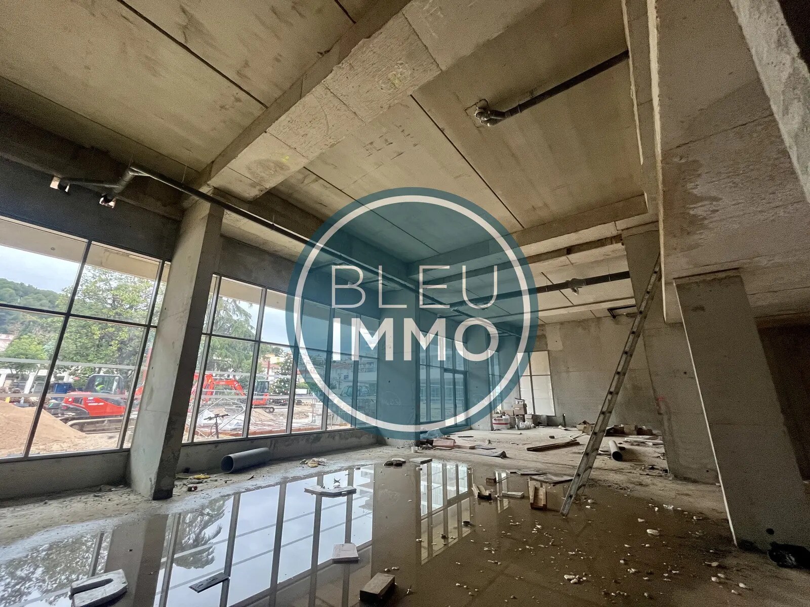 Retail in Saint-Laurent-du-Var for sale Interior Photo- Image 1 of 5