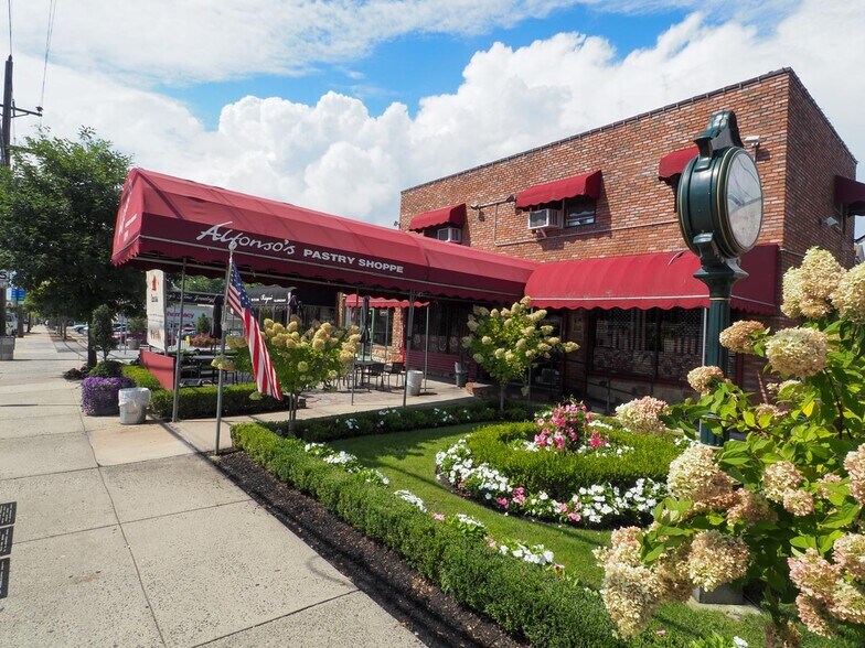 1899 Victory Blvd, Staten Island, NY for sale - Building Photo - Image 1 of 1