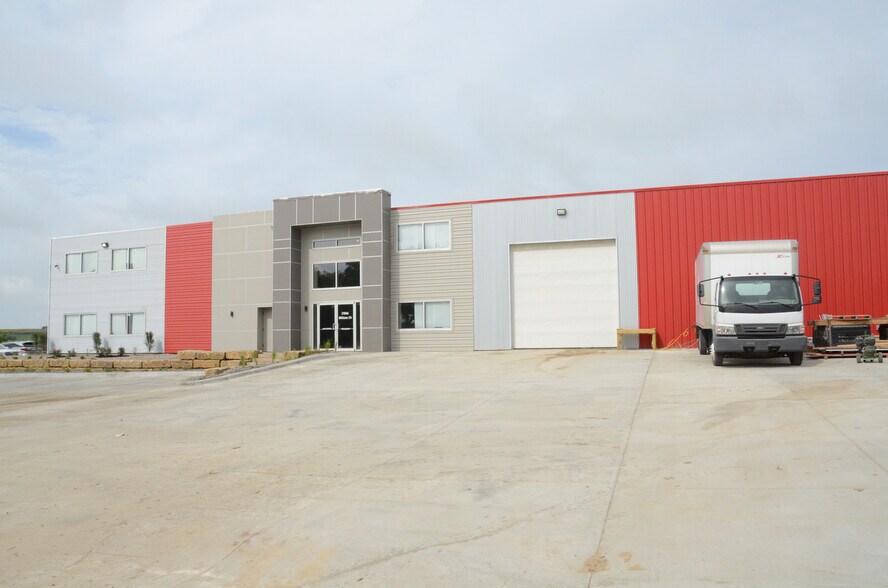 21866 Williams Cir, Gretna, NE for sale - Building Photo - Image 1 of 1
