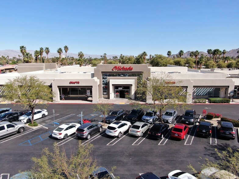 Town Center Plaza portfolio of 4 properties for sale on LoopNet.com - Primary Photo - Image 3 of 3