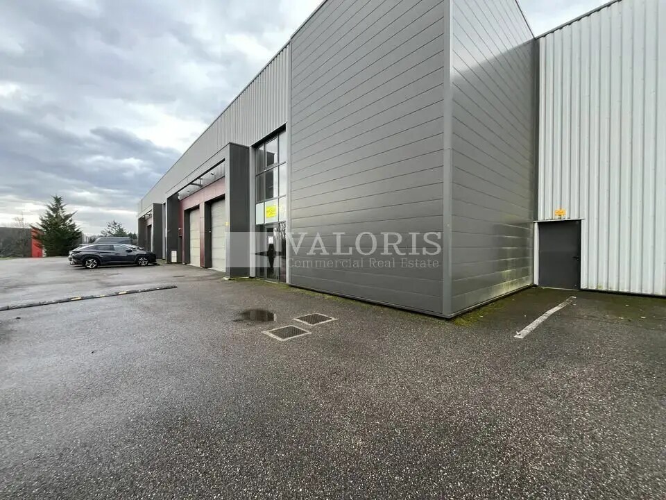 Flex in Chaponost for lease Building Photo- Image 1 of 6