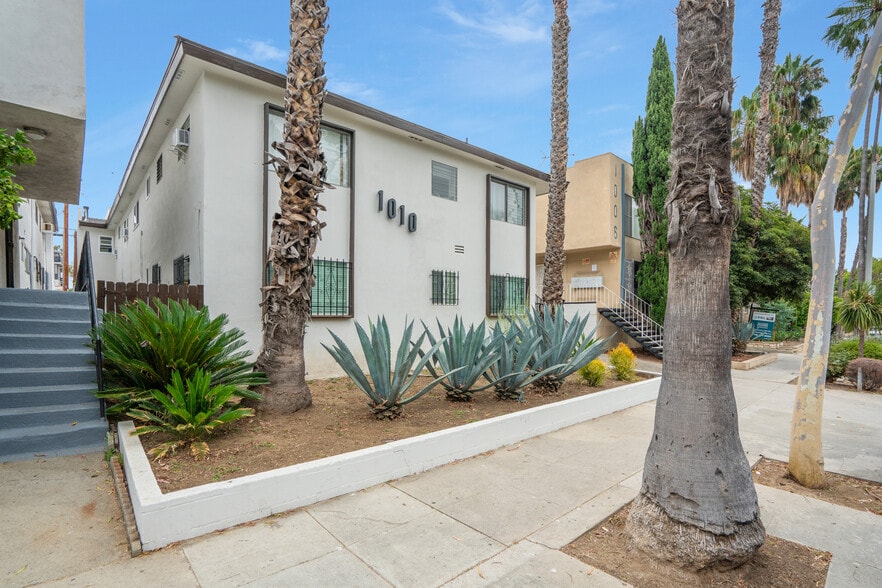 1010 N Orange Grove Ave, West Hollywood, CA for sale - Building Photo - Image 2 of 20