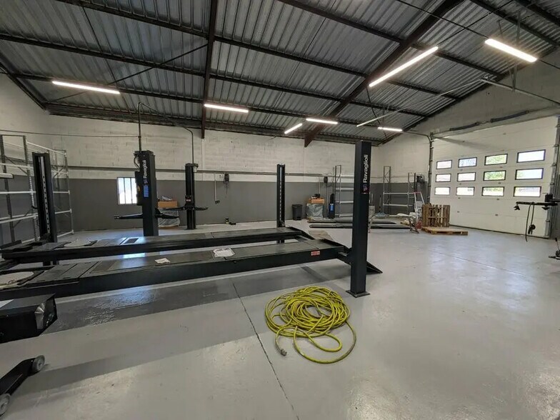 Flex in L'Isle-d'Abeau for sale - Interior Photo - Image 3 of 6