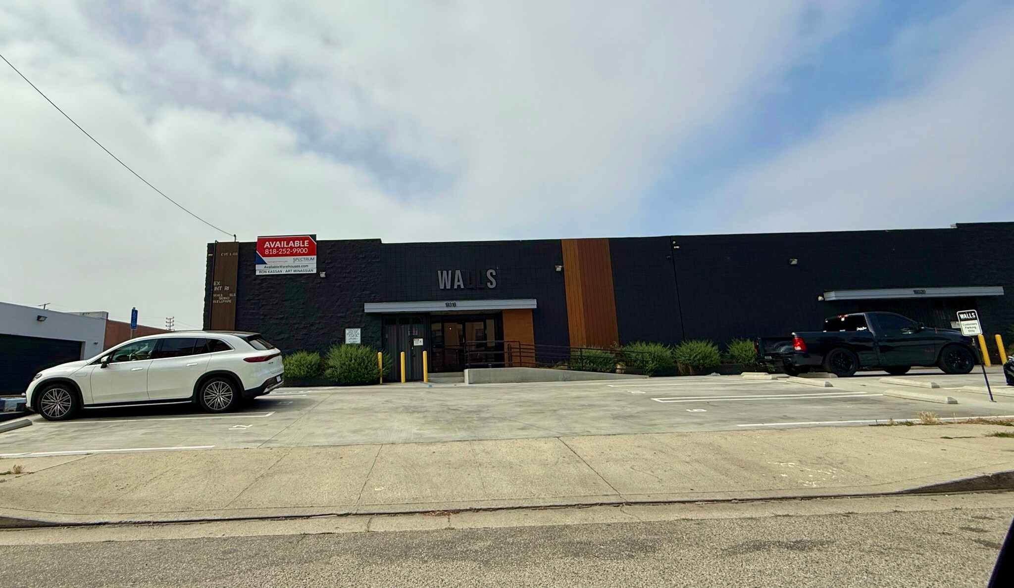 19316-19320 Londelius St, Northridge, CA for lease Building Photo- Image 1 of 23