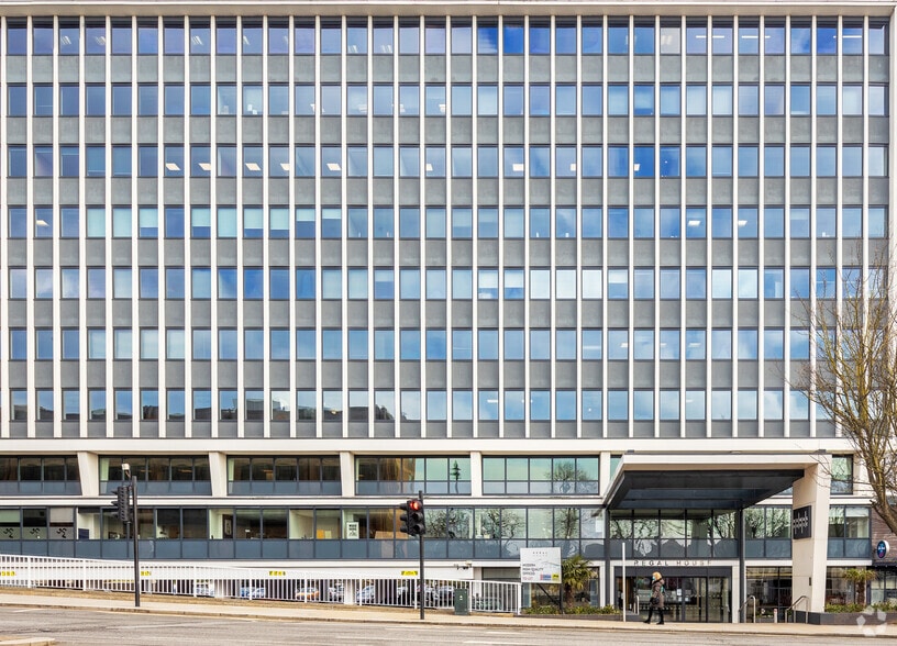 68-70 London Rd, Twickenham for lease - Building Photo - Image 3 of 16