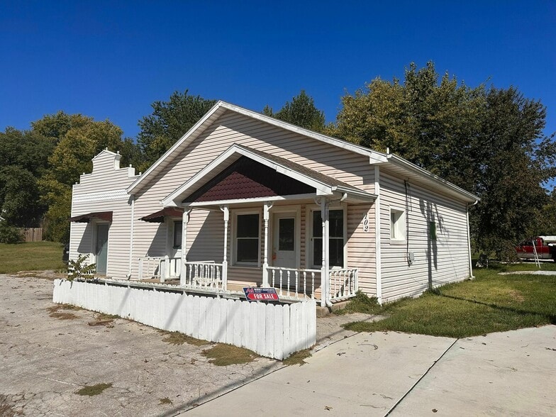 100-102 W Boone St, Ash Grove, MO for lease - Building Photo - Image 1 of 2