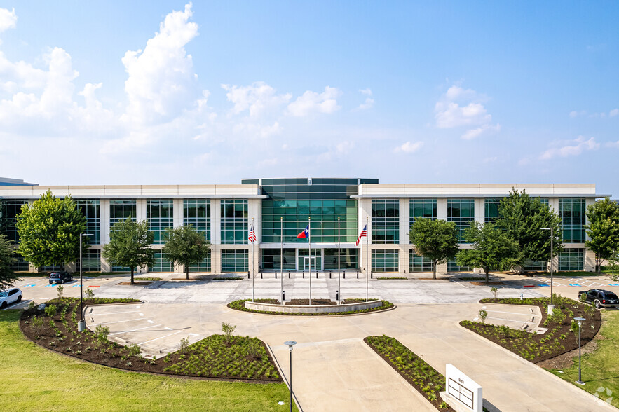 5501 Headquarters Dr, Plano, TX for lease - Building Photo - Image 3 of 21