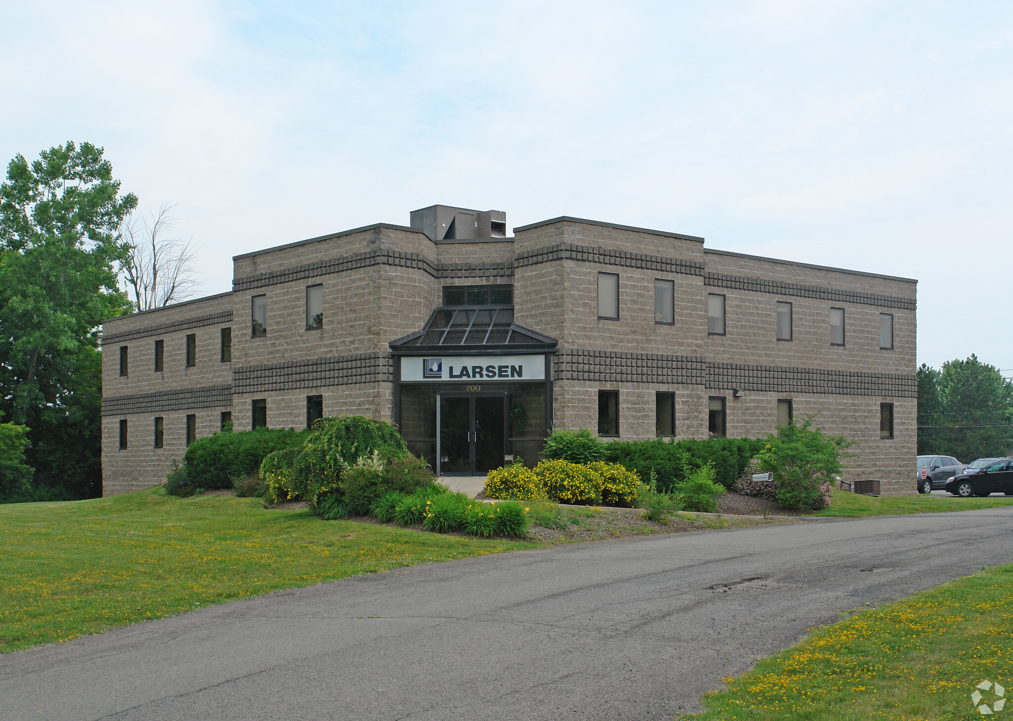 700 W Metro Park, Rochester, NY for lease Primary Photo- Image 1 of 17