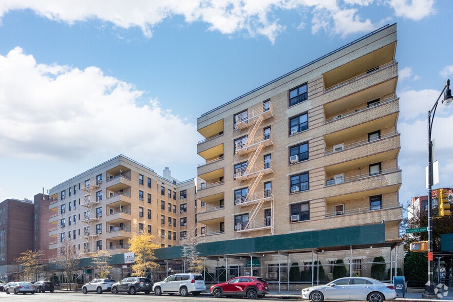 2 W End Ave, Brooklyn, NY for lease - Building Photo - Image 2 of 8